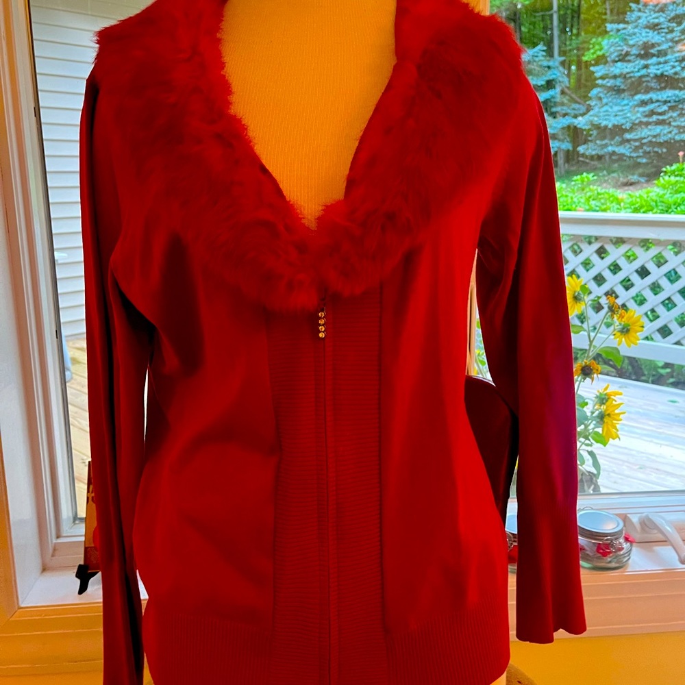 ENGINE RED SWEATER w/REMOVABLE FUR, SZE XL